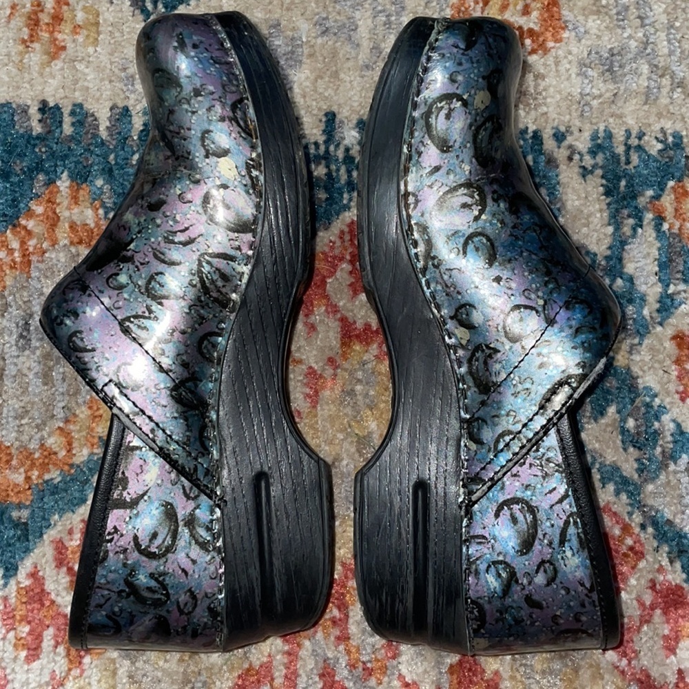 Dansko Womens Clogs Size 40 US 9.5-10 “Raindrop” Iridescent Black Leather - Picture 5 of 8